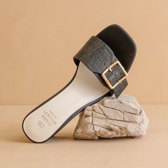 THE GLENDALE BLACK BAMBOO BUCKLE HEELS - Picture 2 of 3